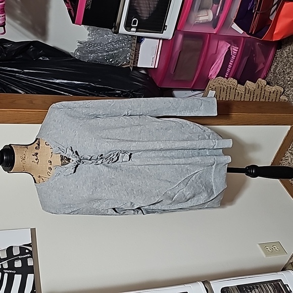 Xxl grey gap sweater with front ruffles. - Picture 1 of 3